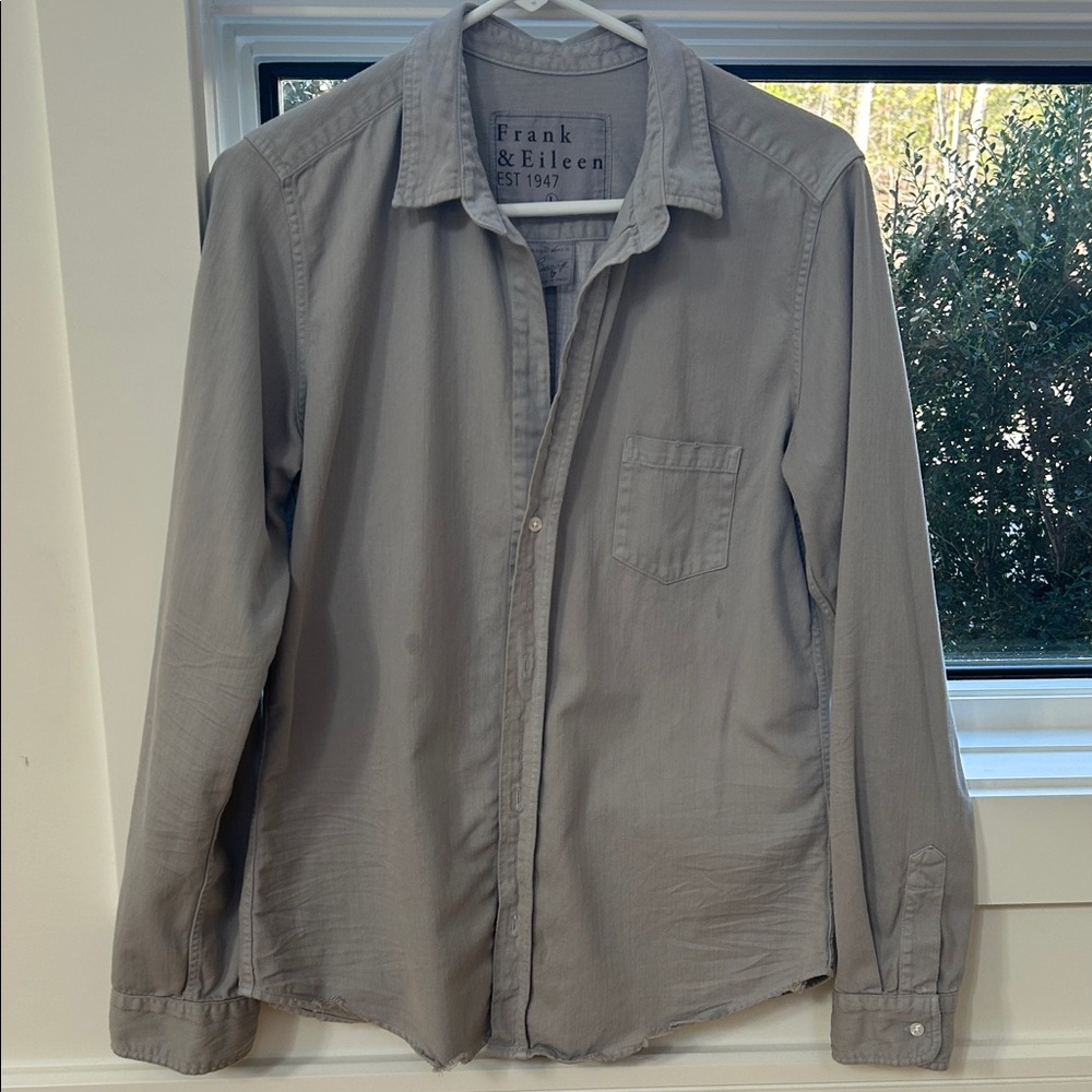 Frank & Eileen Women's Button-Down Shirt in Light Gray